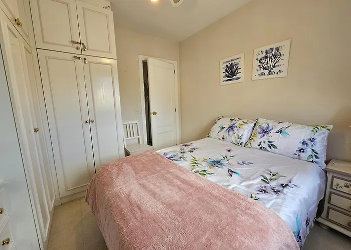 Rymlig Laegenhet Foer 7,8 Persons In Boliches, Fuegirola