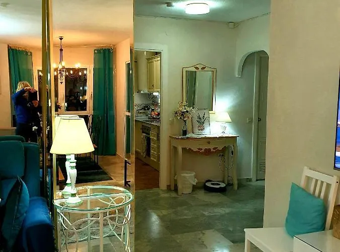 アパート Rymlig Laegenhet Foer 7,8 Persons In Boliches, Fuegirola フエンヒロラ