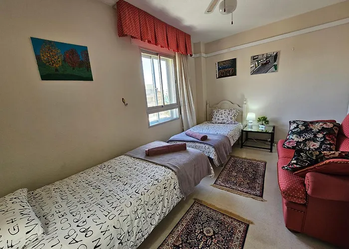Rymlig Laegenhet Foer 7,8 Persons In Boliches, Fuegirola フエンヒロラ