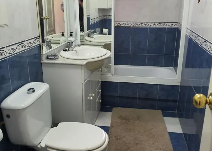 Rymlig Laegenhet Foer 7,8 Persons In Boliches, Fuegirola アパート フエンヒロラ